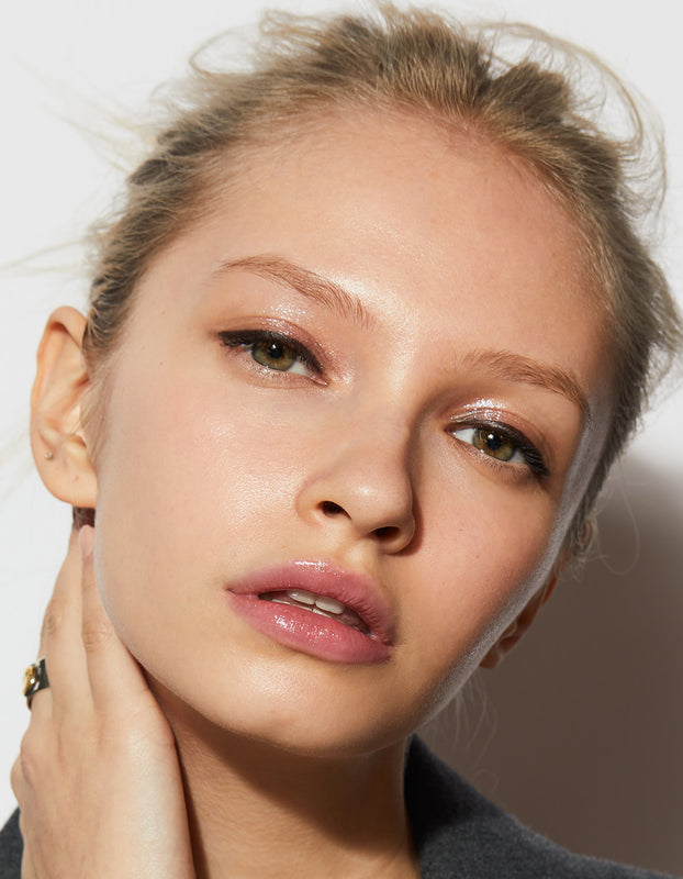 Adelina makeup look